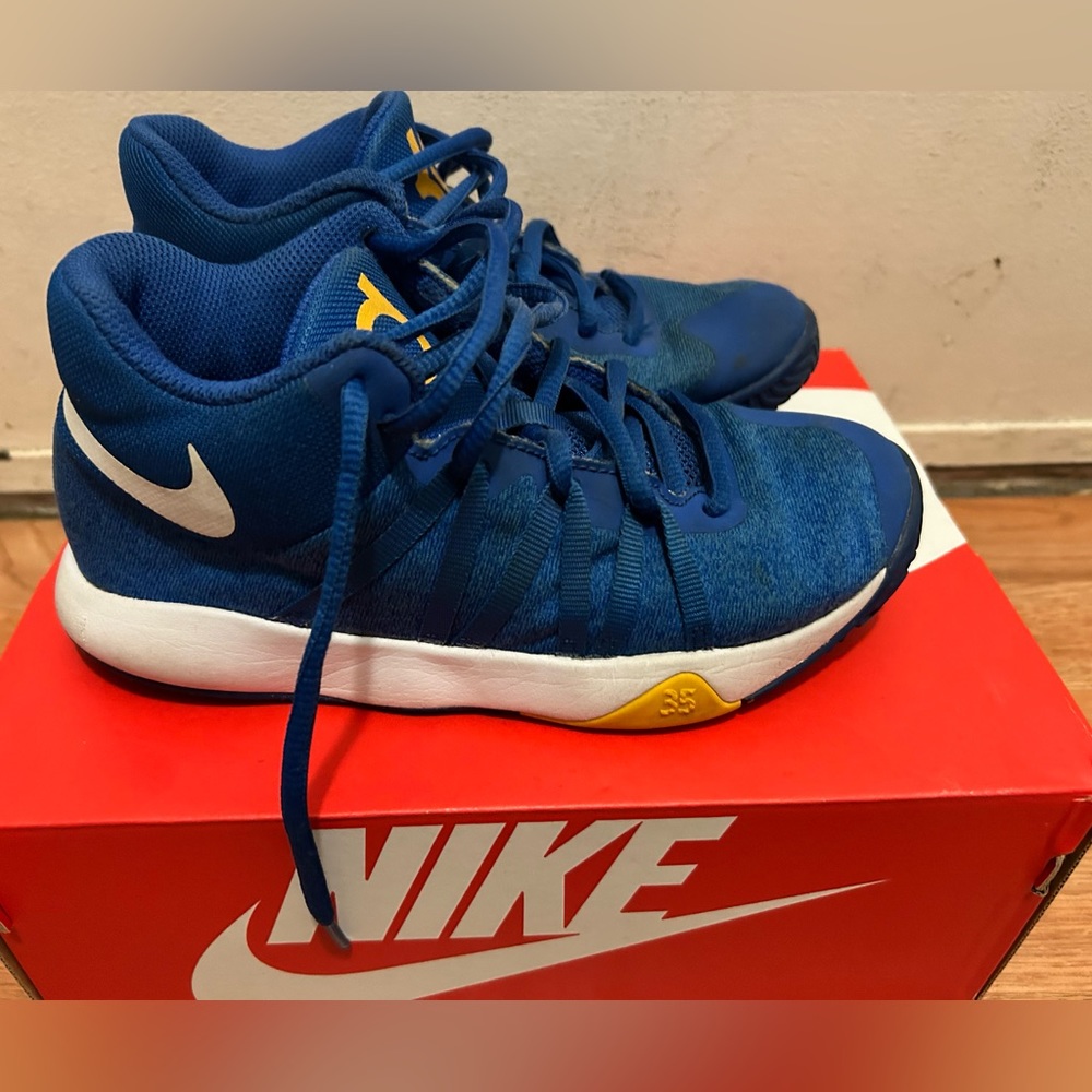 Nike KD Trey 5. Size 1.5Y
